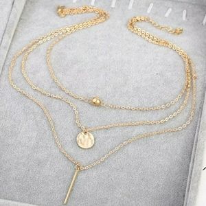 Triple layered necklace